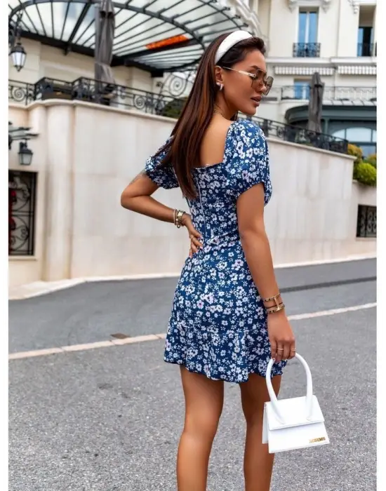 Omarı Zarif Kalp Yakalı Çiçek Desenli Elbise