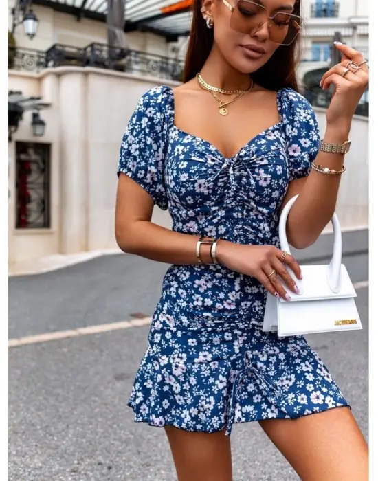 Omarı Zarif Kalp Yakalı Çiçek Desenli Elbise