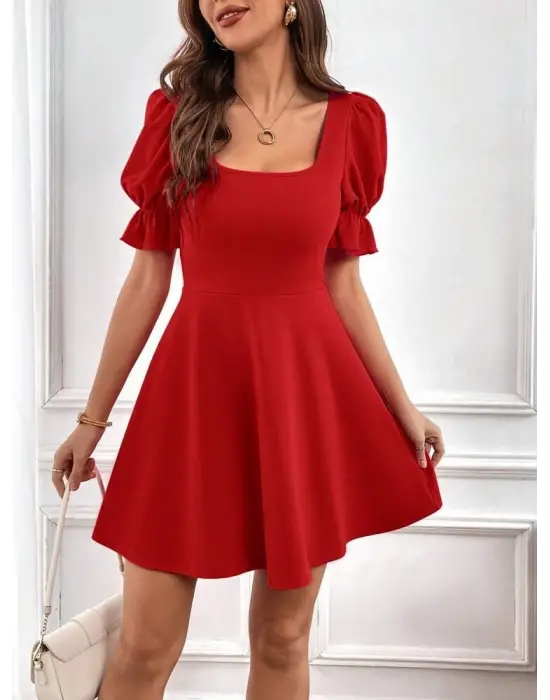 Omarı Şık Kadın Kısa Kollu Kare Yakalı Elbise