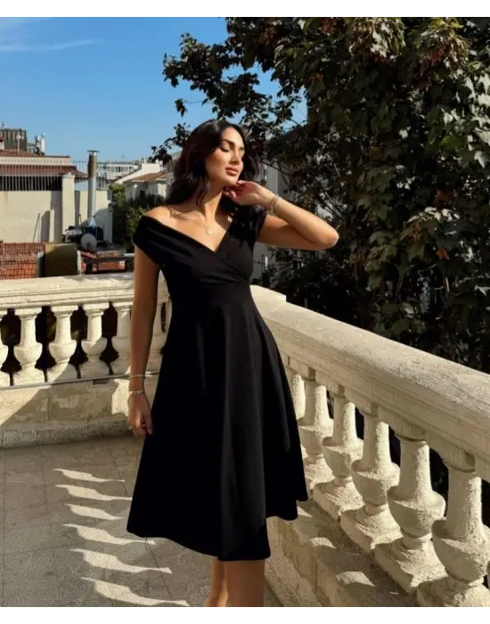 Omarı Şık Volan Detaylı Kısa Kollu Krep Elbise