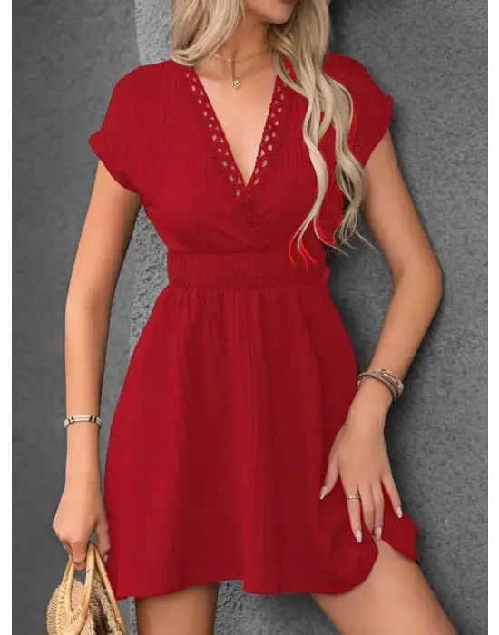 Omarı Şık ve Rahat Kruvaze Yakalı Elbise