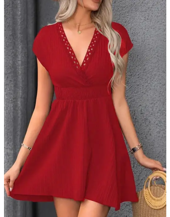 Omarı Şık ve Rahat Kruvaze Yakalı Elbise