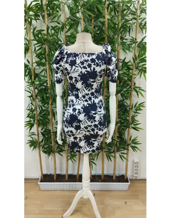 Omarı Çiçek Desenli Kısa Kollu Elbise