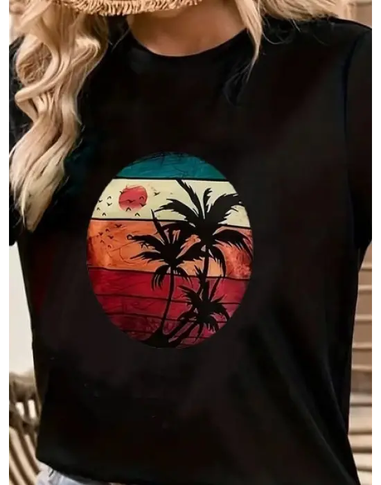 Omarı Rahat ve Şık Kadın Palmiye Desenli T-shirt