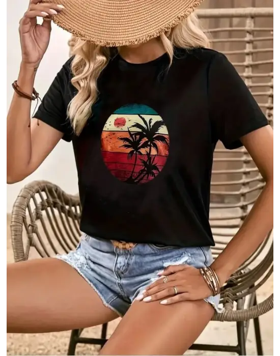 Omarı Rahat ve Şık Kadın Palmiye Desenli T-shirt