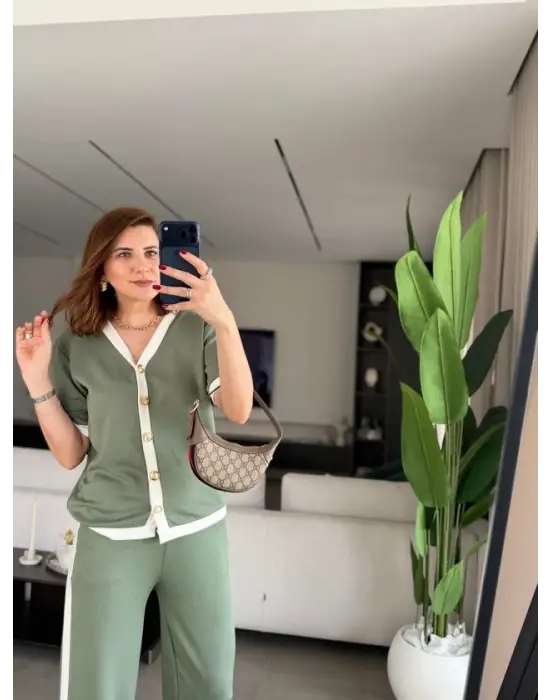 Kadın Kısa Kollu Ribana Ve Gold Düğme Detay Hırka Yanı şeritli Pantolon Ikili Takım