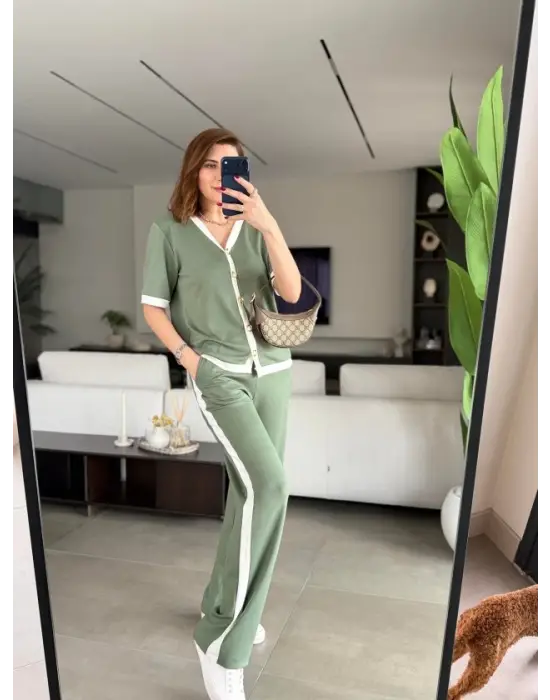 Kadın Kısa Kollu Ribana Ve Gold Düğme Detay Hırka Yanı şeritli Pantolon Ikili Takım