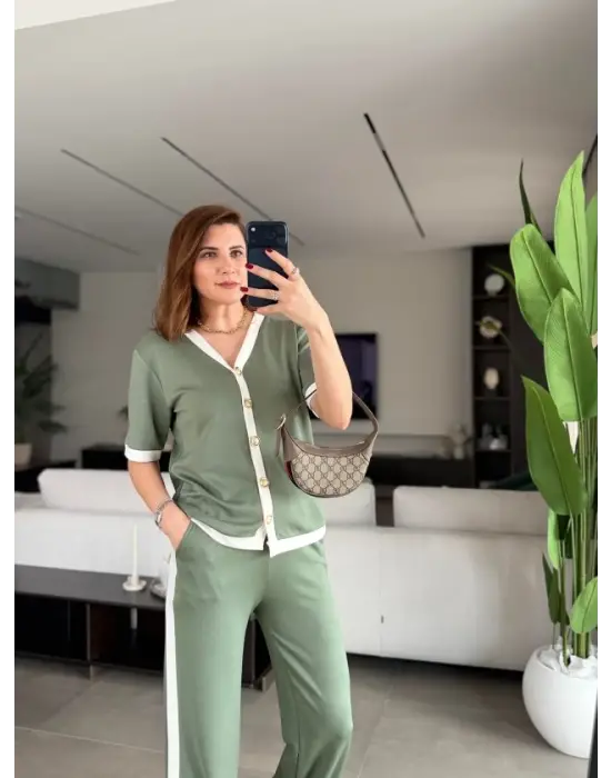 Kadın Kısa Kollu Ribana Ve Gold Düğme Detay Hırka Yanı şeritli Pantolon Ikili Takım