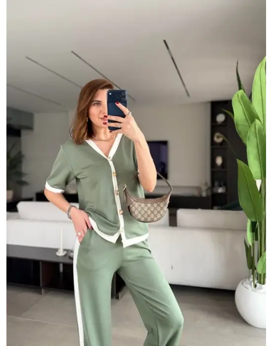 Kadın Kısa Kollu Ribana Ve Gold Düğme Detay Hırka Yanı şeritli Pantolon Ikili Takım