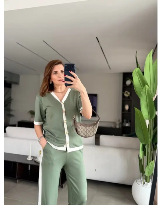 Kadın Kısa Kollu Ribana Ve Gold Düğme Detay Hırka Yanı şeritli Pantolon Ikili Takım