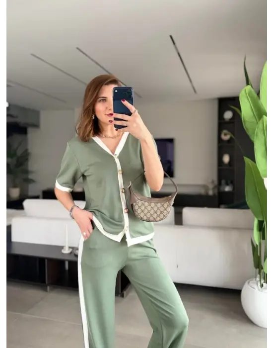 Kadın Kısa Kollu Ribana Ve Gold Düğme Detay Hırka Yanı şeritli Pantolon Ikili Takım