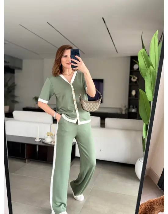 Kadın Kısa Kollu Ribana Ve Gold Düğme Detay Hırka Yanı şeritli Pantolon Ikili Takım