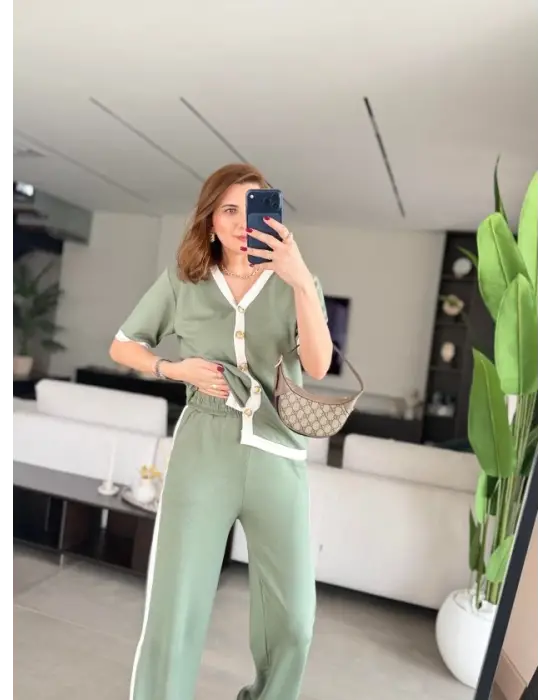 Kadın Kısa Kollu Ribana Ve Gold Düğme Detay Hırka Yanı şeritli Pantolon Ikili Takım