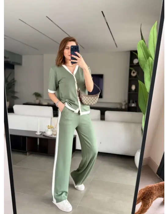 Kadın Kısa Kollu Ribana Ve Gold Düğme Detay Hırka Yanı şeritli Pantolon Ikili Takım