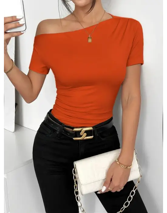 Kadın Kısa Kollu Tek Omuzu Açık Büzgülü Viskon Bluz