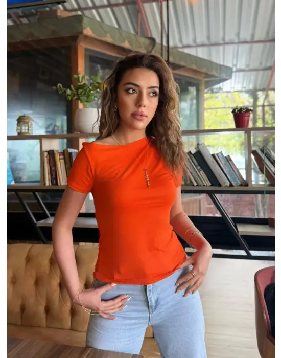 Kadın Kısa Kollu Tek Omuzu Açık Büzgülü Viskon Bluz