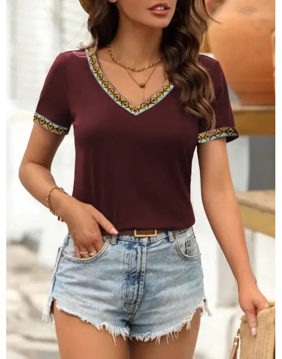 Omarı Etnik Desenli V Yaka Kadın Kısa Kollu Bluz