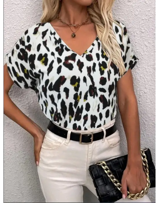 Kadın Kısa Kollu V Yaka Leopar Desen Krep Bluz
