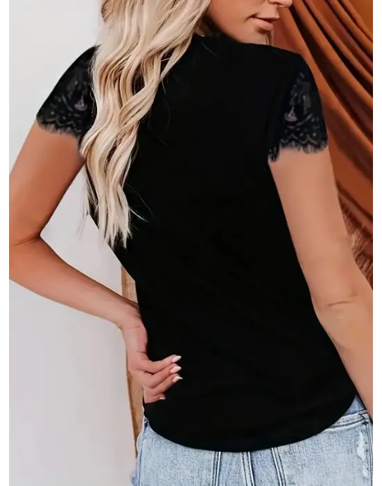 Kadın Kısa Kollu V Yaka önü Düğmeli Dantel Detay Viskon Bluz