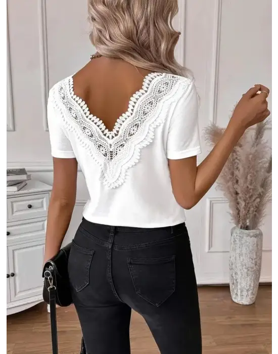Omarı Şıklığıyla Fark Yaratan V Yakalı Dantelli Bluz