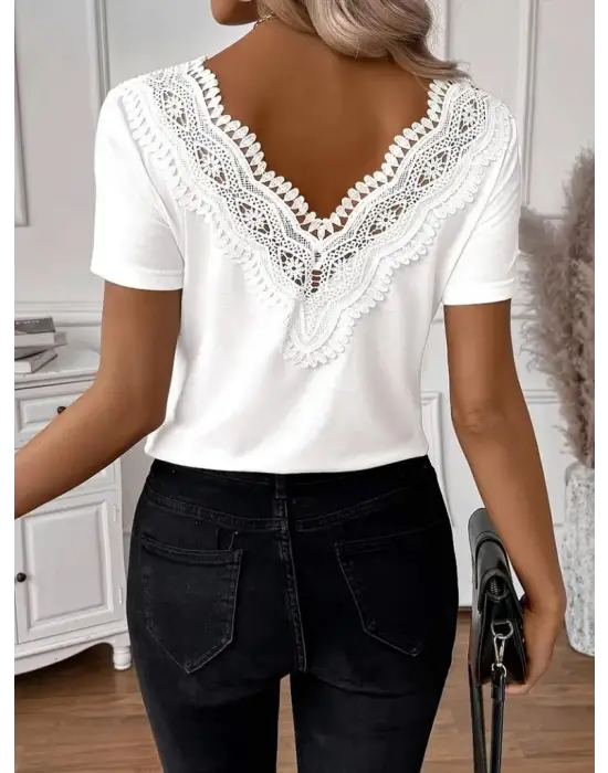 Omarı Şıklığıyla Fark Yaratan V Yakalı Dantelli Bluz