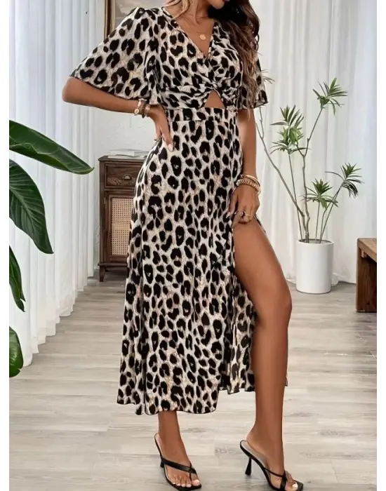 Kadın Kısa Kollu V Yakalı Beli Lastikli Yırtmaçlı Uzun Leopar Desenli Süprem Elbise