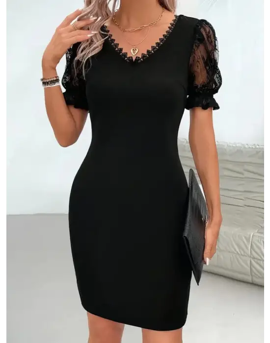 Omarı Şık ve Zarif V Yakalı Dantel Detaylı Kısa Elbise