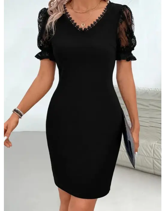 Omarı Şık ve Zarif V Yakalı Dantel Detaylı Kısa Elbise