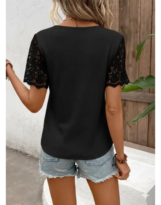 Kadın Kısa Kollu V Yakalı önden Düğmeli Dantel Detaylı Waffle Bluz