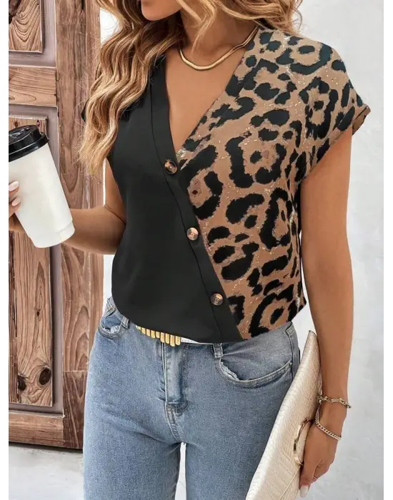 Kadın Kısa Kollu V Yakalı önden Düğmeli Leopar Desen Detaylı Viskon Bluz