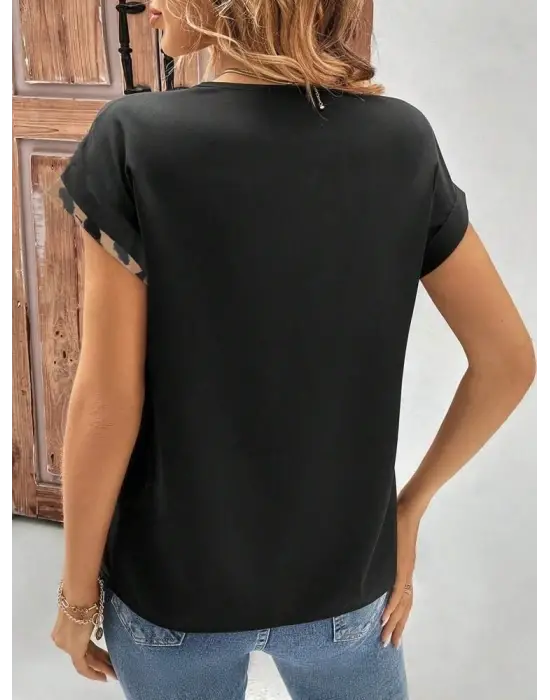 Kadın Kısa Kollu V Yakalı önden Düğmeli Leopar Desen Detaylı Viskon Bluz