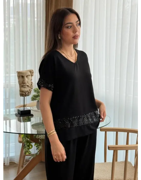 Kadın Kısa Kollu V Yakalı Pul Payetli Viskon Iki Iplik Bluz Ve Pantolon Ikili Takım