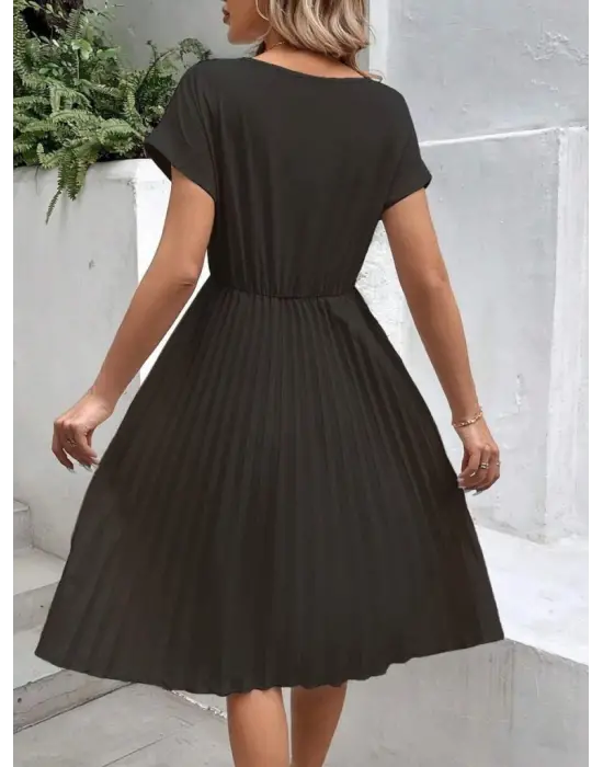 Kadın Kısa Kollu Yakası Açık Belden Lastikli Pileli Kısa Ithal Krep Elbise