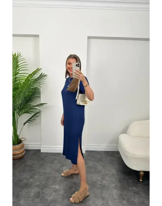 Kadın Kısa Kollu Yırtmaç Detaylı Salaş Viskon Elbise