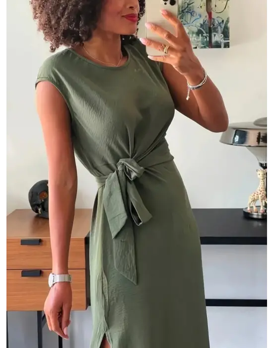 Omarı Şık Kadın Elbise - Belden Bağcıklı Yırtmaçlı Aerobin Tasarımı