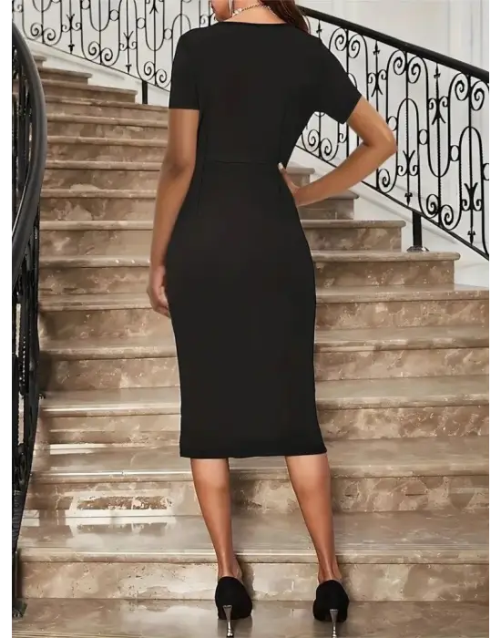 Kadın Kısa Kollu Yuvarlak Yaka Belden Büzgülü Pul Payet Detaylı Ithal Krep Elbise