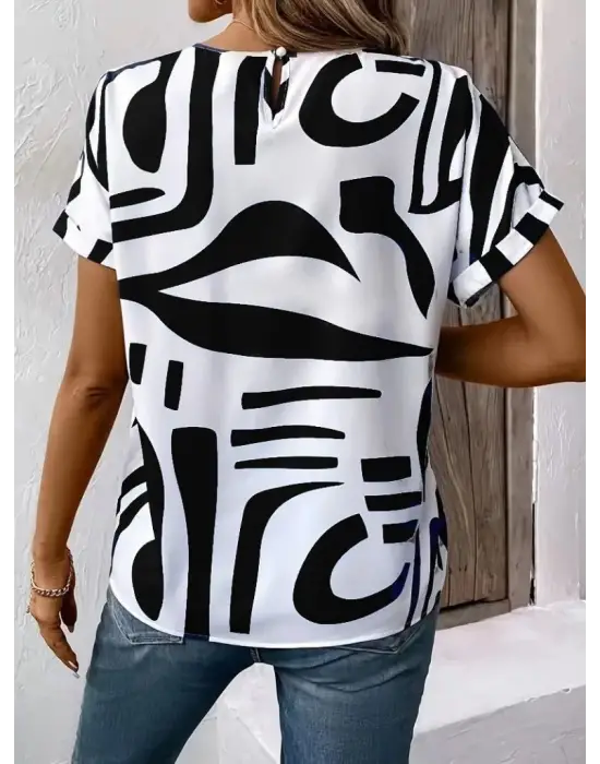 Omarı Şık Desenli Kadın Kısa Kollu Bluz