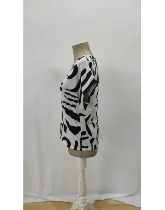 Omarı Şık Desenli Kadın Kısa Kollu Bluz