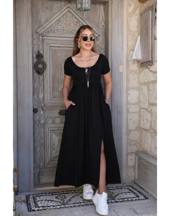 Omarı Sade ve Şık Kadın Elbisesi Önden Yırtmaç Detaylı