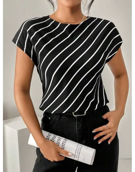 Omarı Desenli Kadın Kısa Kollu Bisiklet Yaka Bluz