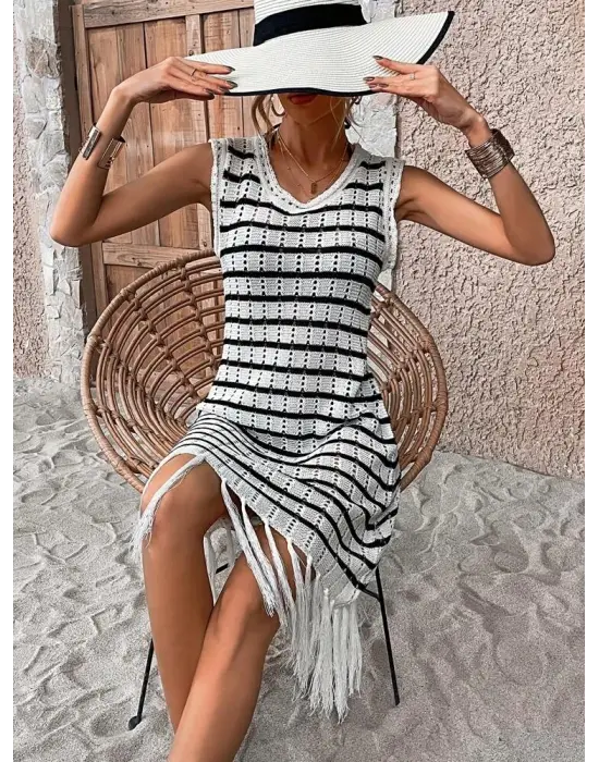 Omarı Şık Püsküllü V Yaka Triko Elbise