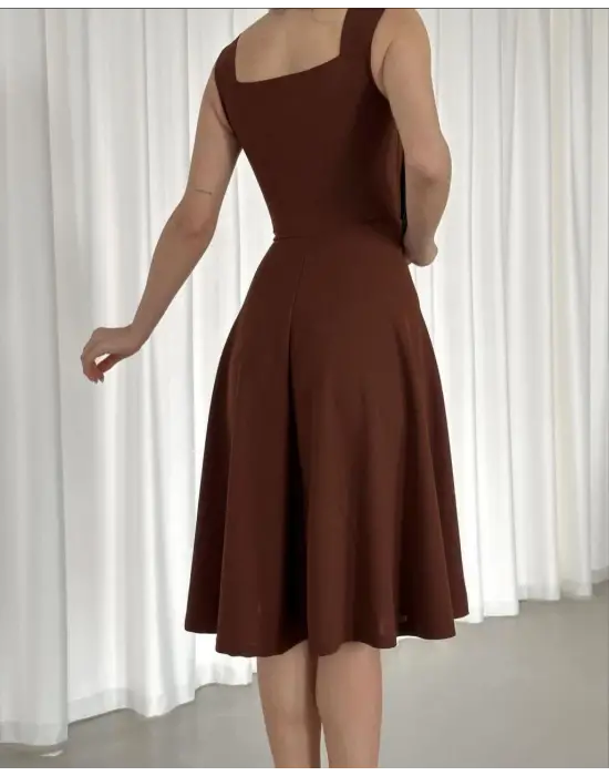 Omarı Kalp Yaka Düğme Detay Midi Boy Elbise