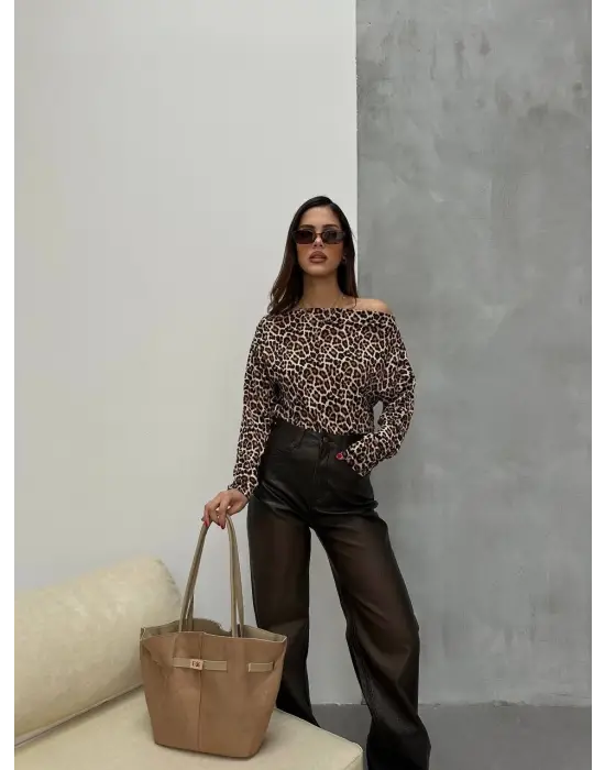 Kadın Leopar Desenli Düşük Omuzlu Bluz