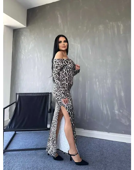 Kadın Madonna Yaka Dalgıç Kumaş Leopar Desen Maxi Boy Derin Yırtmaçlı Elbise