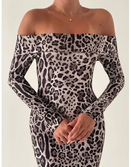 Kadın Madonna Yaka Dalgıç Kumaş Leopar Desen Maxi Boy Derin Yırtmaçlı Elbise