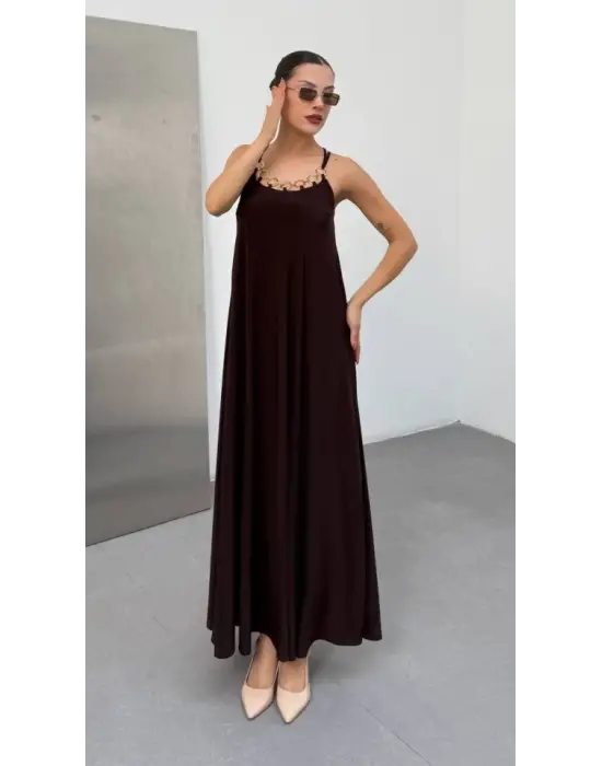 Kadın Omuz Askılı Kuş Gözü Zincir Detay Sandy Kumaş Maxi Boy Elbise