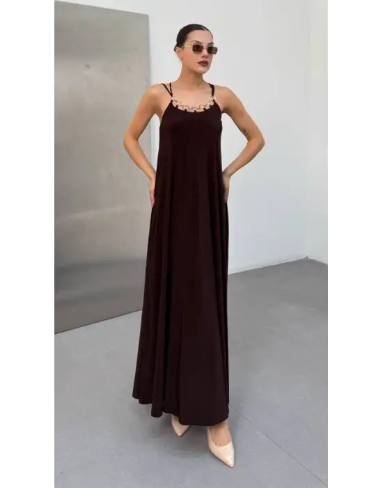 Kadın Omuz Askılı Kuş Gözü Zincir Detay Sandy Kumaş Maxi Boy Elbise