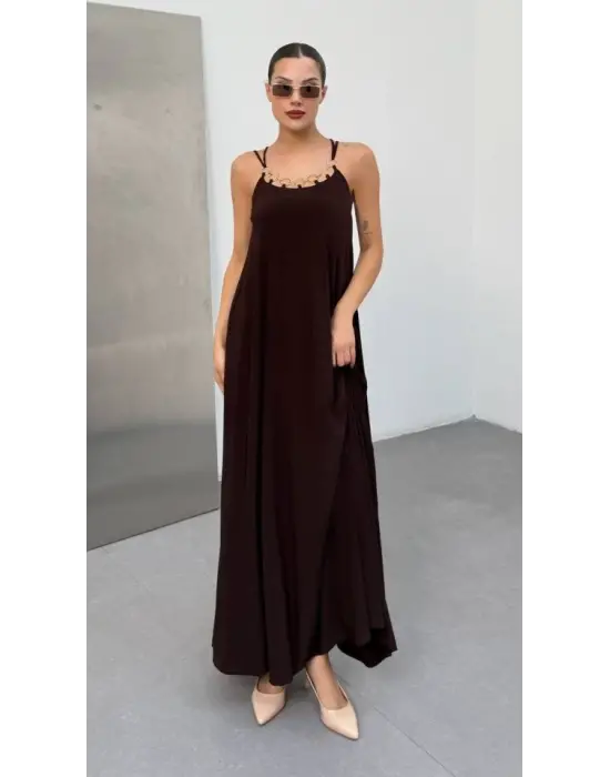 Kadın Omuz Askılı Kuş Gözü Zincir Detay Sandy Kumaş Maxi Boy Elbise