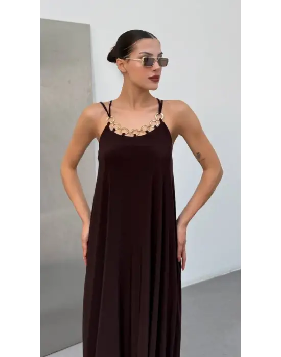 Kadın Omuz Askılı Kuş Gözü Zincir Detay Sandy Kumaş Maxi Boy Elbise