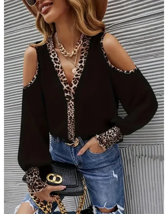 Kadın Omuzlardan Açık Yakalı önden Düğmeli Leopar Detaylı Sandy Bluz